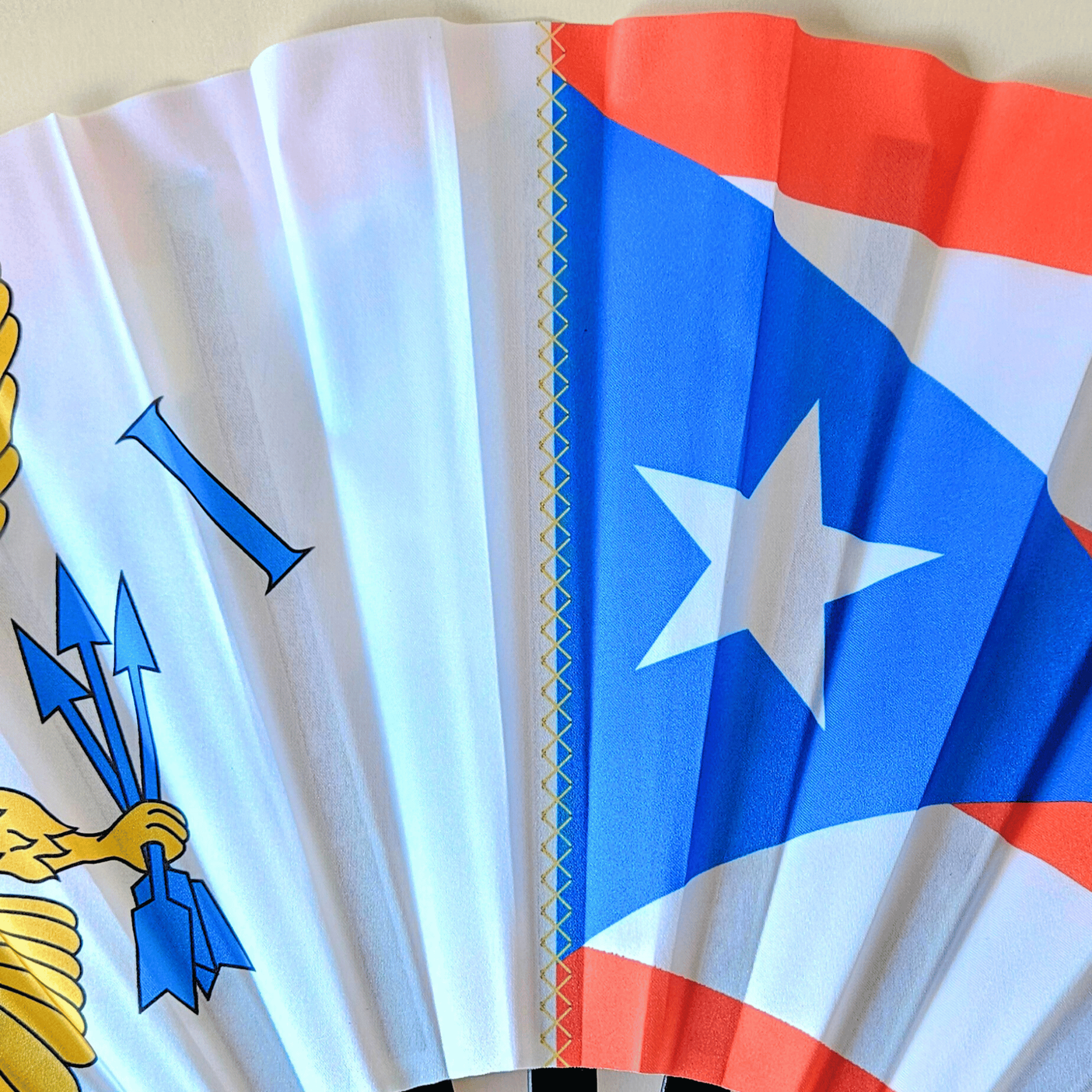 Double héritage - Éventail pliant en bambou des îles Vierges américaines et de Porto Rico